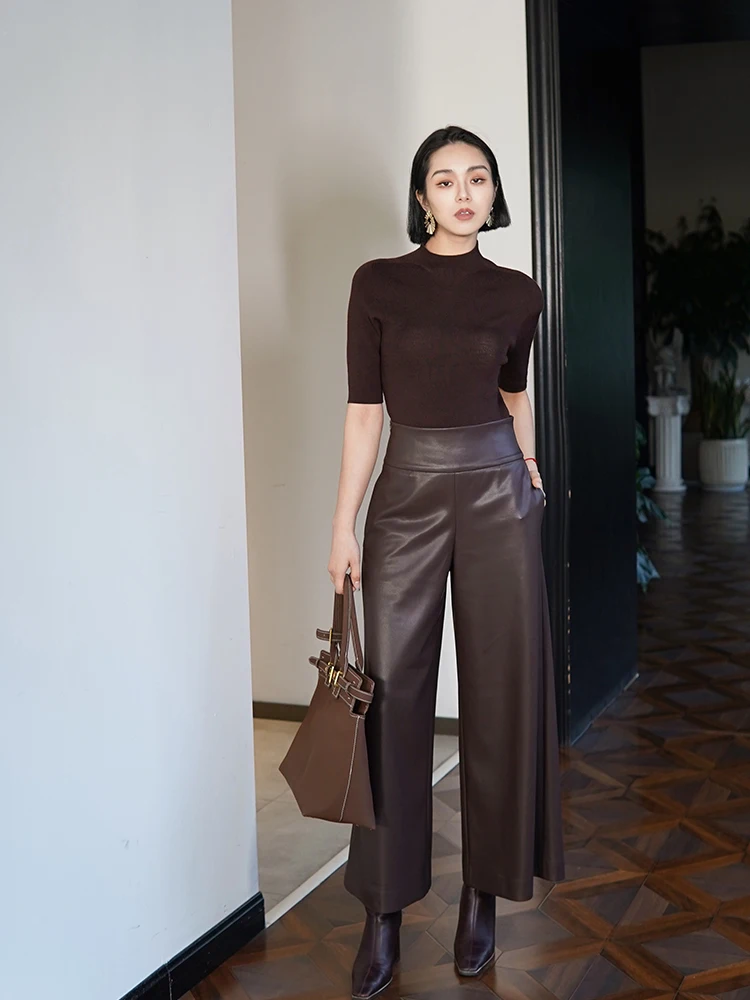 Матовые брюки из протеиновой кожи с широкими штанинами, женские свободные прямые брюки, весенние модные удобные повседневные брюки с высокой талией
Матовые брюки из протеиновой кожи с широкими штанинами, женские свободные прямые брюки, весенние модные удобные повседневные брюки с высокой талией