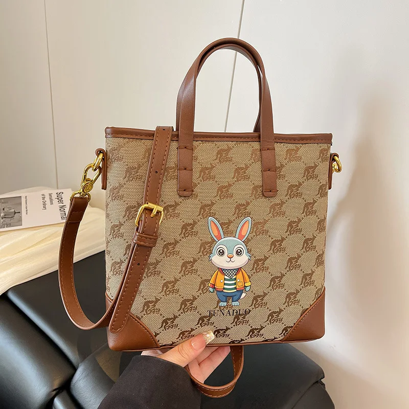 Новинка осени 202, женская сумка через плечо — трендовая вышивка, большая вместительная, простая и модная сумка подмышками
Новинка осени 202, женская сумка через плечо — трендовая вышивка, большая вместительная, простая и модная сумка подмышками