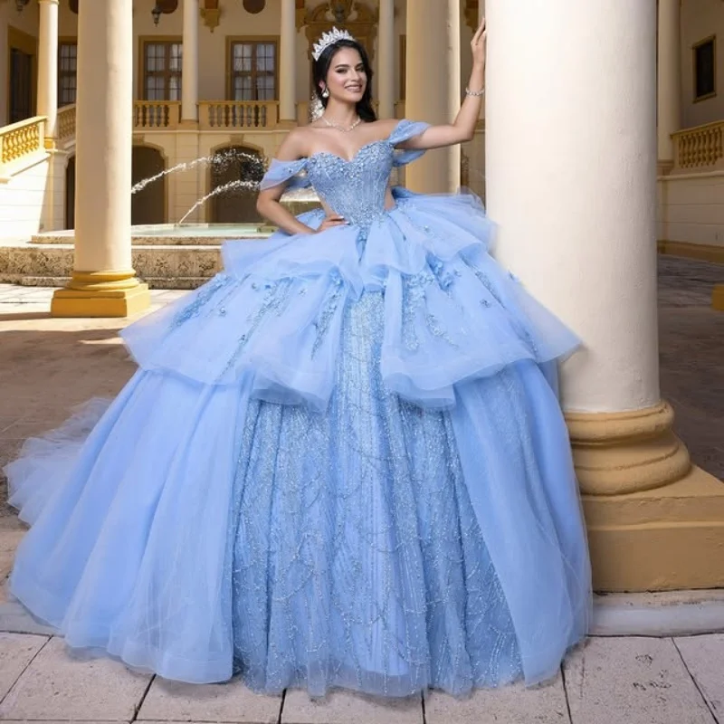 Блестящие синие платья Quinceanera с блестящими кристаллами и наклейками, кружевное многослойное платье с открытыми плечами и длинным хвостом с бантом, Vestido 15, Quinceanera на заказ
Блестящие синие платья Quinceanera с блестящими кристаллами и наклейками, кружевное многослойное платье с открытыми плечами и длинным хвостом с бантом, Vestido 15, Quinceanera на заказ