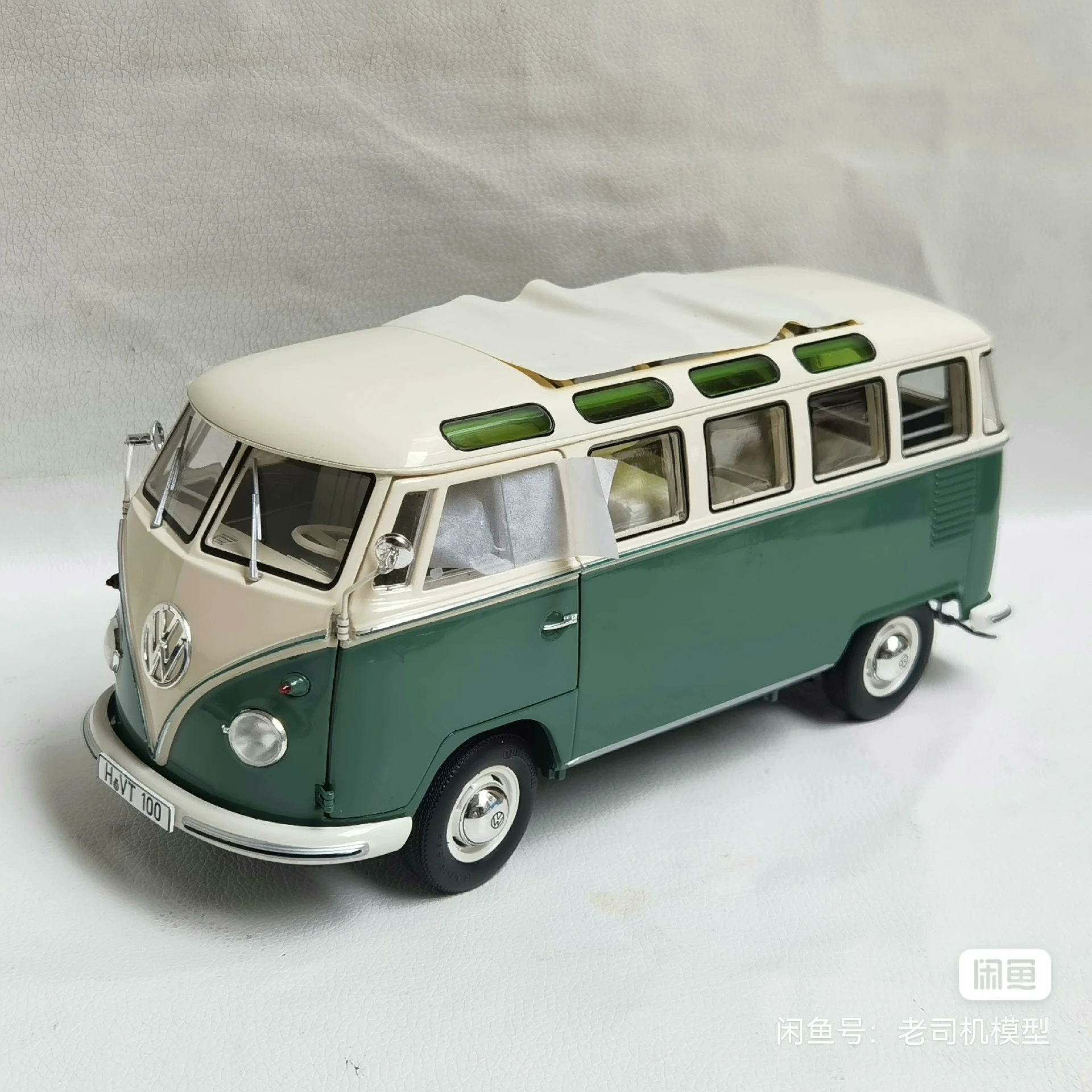 Diecast SCHUCO 1/18 Scale VW T1B Samba Alloy Car Model Collectible Toy Gift Souvenir Display Ornament
Diecast SCHUCO 1/18 Scale VW T1B Samba Alloy Car Model Collectible Toy Gift Souvenir Display Ornament