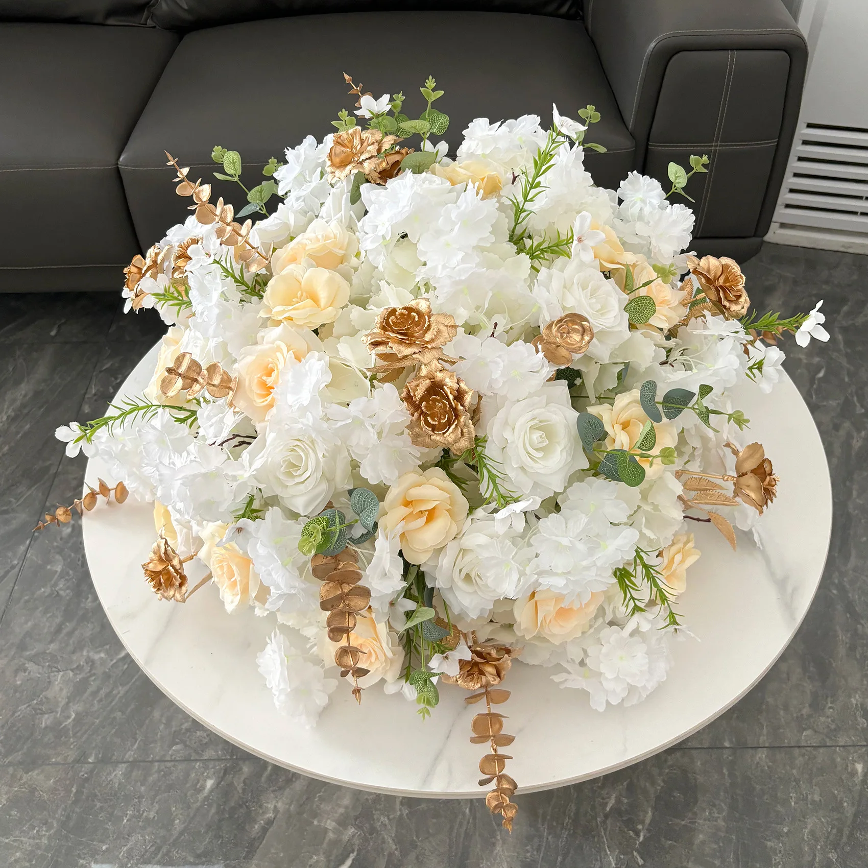 Uflower 30/50/60cm White Rose Gold eucalyptus Flower Ball Floral Arrangement Wedding Table Centerpiece Decor Road Lead Flower
Uflower 30/50/60cm White Rose Gold eucalyptus Flower Ball Floral Arrangement Wedding Table Centerpiece Decor Road Lead Flower