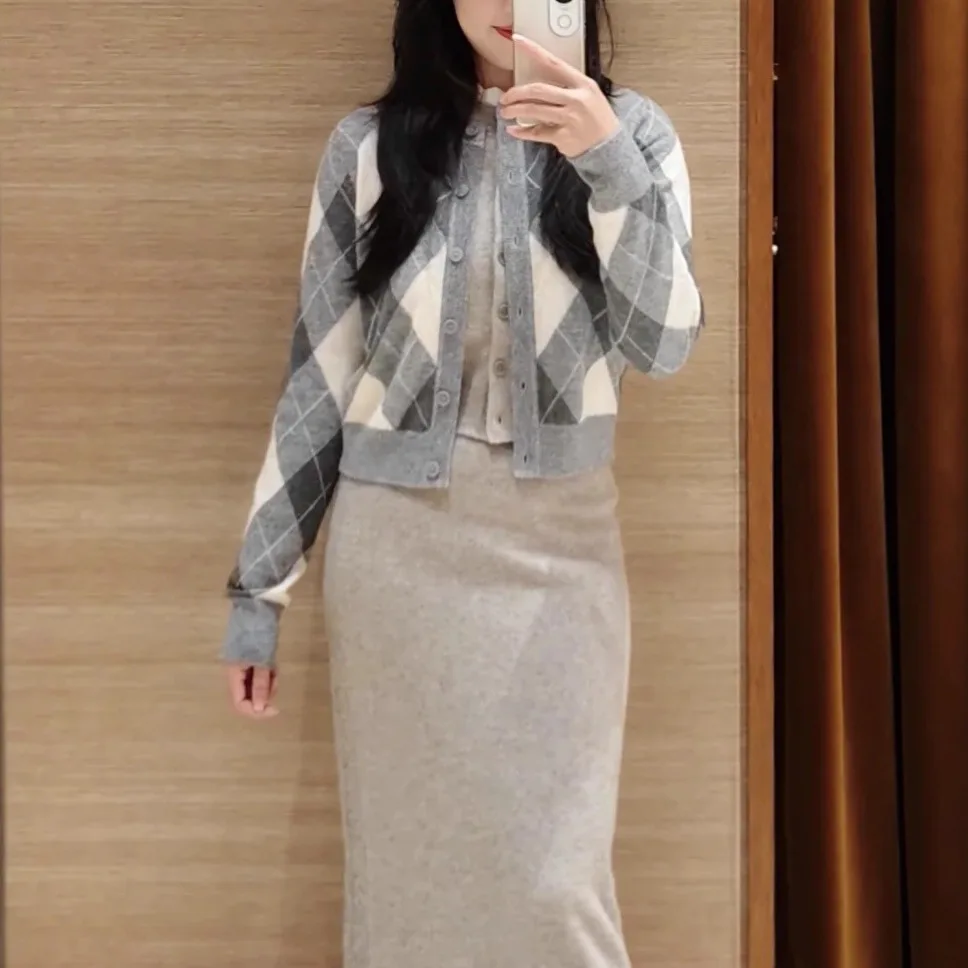 Spring/Fall Women O-Neck Long Sleeve Argyle Contrast Color Knit Cardigan Single-breasted Slim Soft Casual Elegant Sweater
Spring/Fall Women O-Neck Long Sleeve Argyle Contrast Color Knit Cardigan Single-breasted Slim Soft Casual Elegant Sweater
