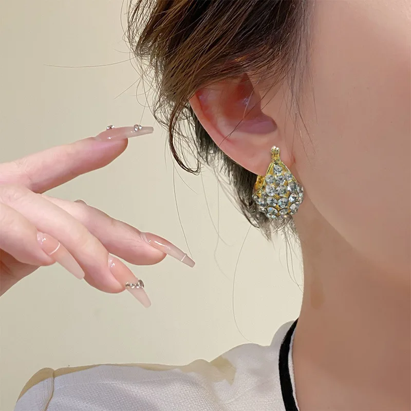 S925 silver needle high-end earrings fashion design diamond jewelry popular online selling earrings
S925 silver needle high-end earrings fashion design diamond jewelry popular online selling earrings