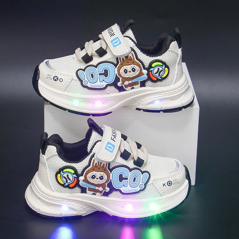 Новая мужская детская спортивная обувь 2025 года, детская обувь со светящимся освещением, женские кроссовки с сеткой
Новая мужская детская спортивная обувь 2025 года, детская обувь со светящимся освещением, женские кроссовки с сеткой