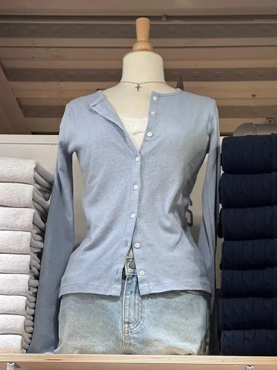 Женские трикотажные футболки с длинным рукавом и люверсами, весенние, хлопковые, повседневные, приталенные, на пуговицах, синие, милые, базовые топы-смоки
Женские трикотажные футболки с длинным рукавом и люверсами, весенние, хлопковые, повседневные, приталенные, на пуговицах, синие, милые, базовые топы-смоки