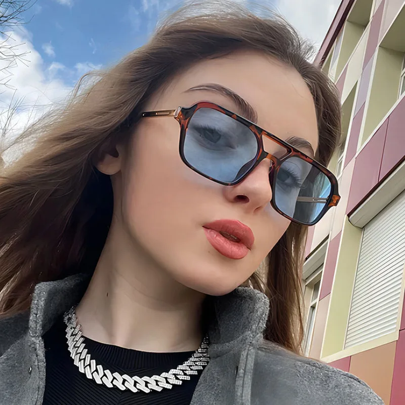Винтажные квадратные женские солнцезащитные очки в металлической оправе, брендовые черные прямоугольные крутые мужские солнцезащитные очки, многоугольные солнцезащитные очки для мужчин и женщин
Винтажные квадратные женские солнцезащитные очки в металлической оправе, брендовые черные прямоугольные крутые мужские солнцезащитные очки, многоугольные солнцезащитные очки для мужчин и женщин 