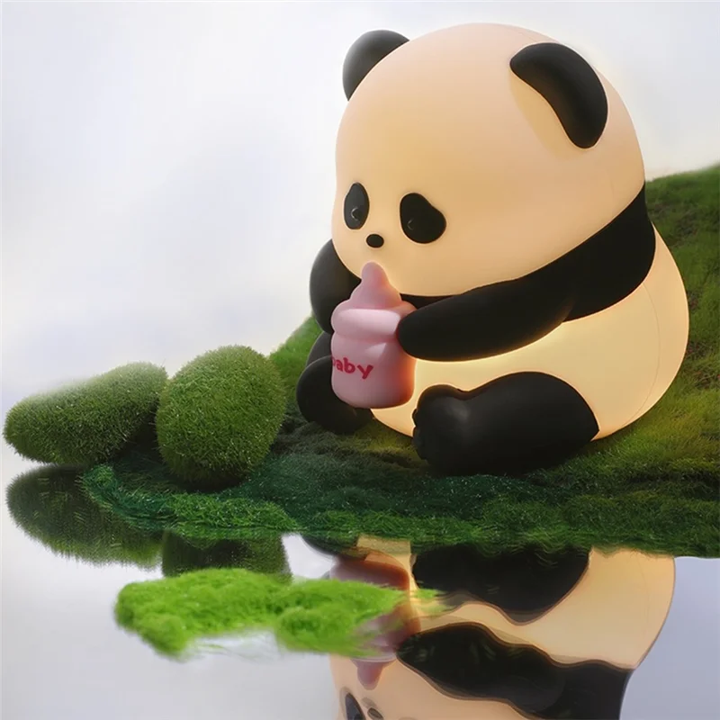 B03C-Panda Ночник-Малыш Huahua, Мягкая светодиодная лампа с регулируемой яркостью в виде панды, Подарки Kawaii Panda, Милый декор для спальни
B03C-Panda Ночник-Малыш Huahua, Мягкая светодиодная лампа с регулируемой яркостью в виде панды, Подарки Kawaii Panda, Милый декор для спальни