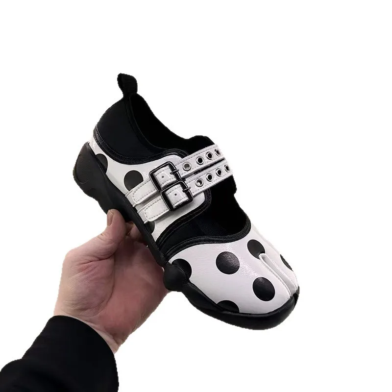 Luxury Designer Shoes for Women Fashion Women Split Toe Mary Jane Shoes Polka Dot Buckle Strap Platform Casual Loafers Sneakers
Luxury Designer Shoes for Women Fashion Women Split Toe Mary Jane Shoes Polka Dot Buckle Strap Platform Casual Loafers Sneakers