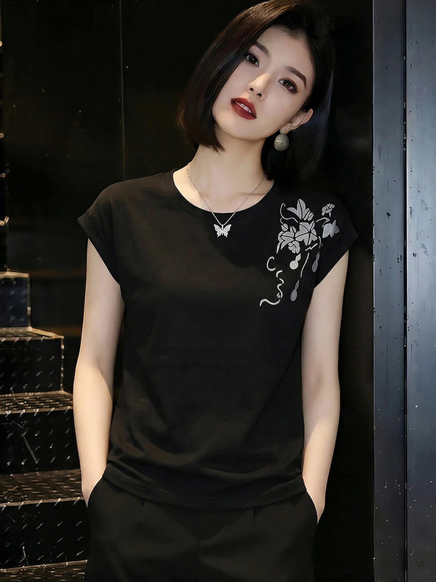 Chic Summer Short Sleeve T-Shirt Women's Fashionable Print Color Block Slimming Design Korean Style Commute Straight Cut Top
Chic Summer Short Sleeve T-Shirt Women's Fashionable Print Color Block Slimming Design Korean Style Commute Straight Cut Top