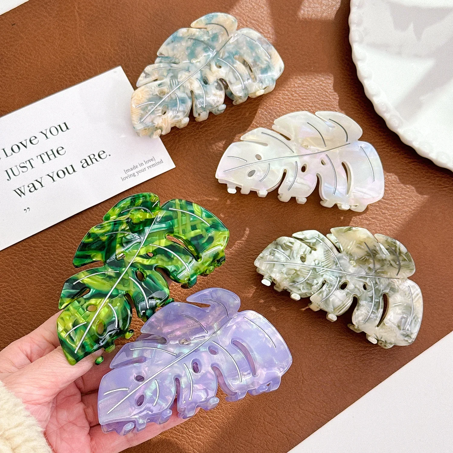 New Green Leaf Hair Claw Plant Acetate Large Hair Clips Creative Crab Hiar Clip for Women Girls Hair Accessories Gifts Summer
New Green Leaf Hair Claw Plant Acetate Large Hair Clips Creative Crab Hiar Clip for Women Girls Hair Accessories Gifts Summer