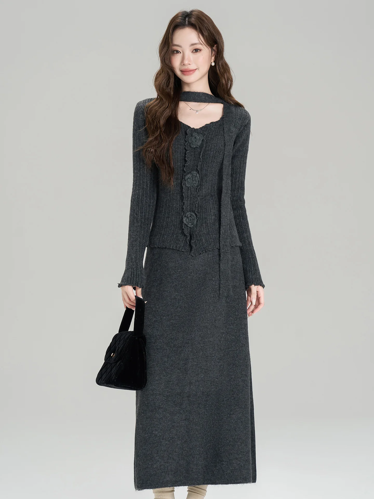 Chic Korean Style Autumn Winter Knitted Sweater And Skirt Set Women's Slimming Fashionable High Waist V Neck Two Piece Ensemble
Chic Korean Style Autumn Winter Knitted Sweater And Skirt Set Women's Slimming Fashionable High Waist V Neck Two Piece Ensemble