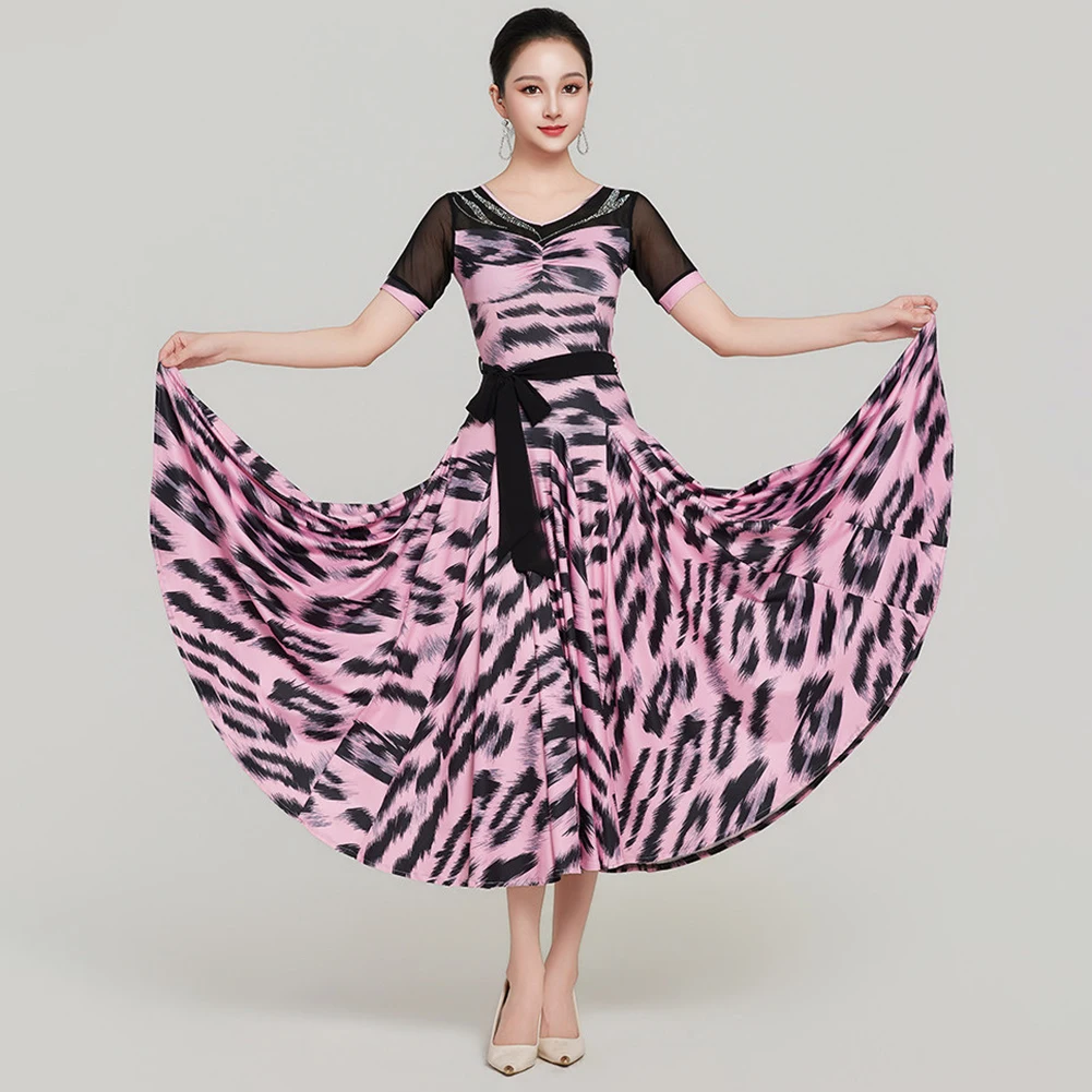 Waltz Leopard Print Dress New High Quality Black Polka Dot Ballroom Dance Black Competition White Short Sleeve Vintage Dress
Waltz Leopard Print Dress New High Quality Black Polka Dot Ballroom Dance Black Competition White Short Sleeve Vintage Dress
