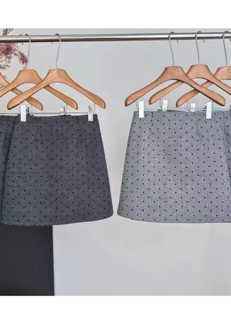 plus Size Women's Vintage Flocking Heart Polka Dot Woolen Skirt High Waist Anti-Light A-Line Skirt City Commute Casual
plus Size Women's Vintage Flocking Heart Polka Dot Woolen Skirt High Waist Anti-Light A-Line Skirt City Commute Casual