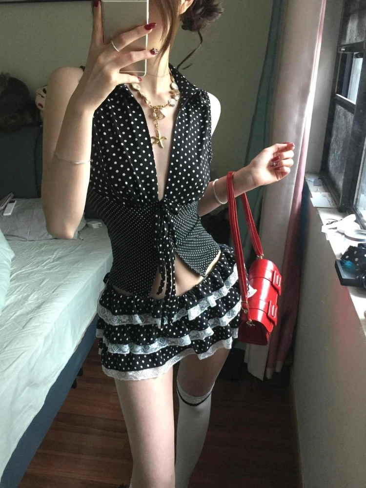 Aesthetic Vintage Hot Girl Slim 2-piece Set Women Gothic Retro Sleeveless Lace Up Polka Dot Vest Top Lace Low-waist Skirt Suit
Aesthetic Vintage Hot Girl Slim 2-piece Set Women Gothic Retro Sleeveless Lace Up Polka Dot Vest Top Lace Low-waist Skirt Suit