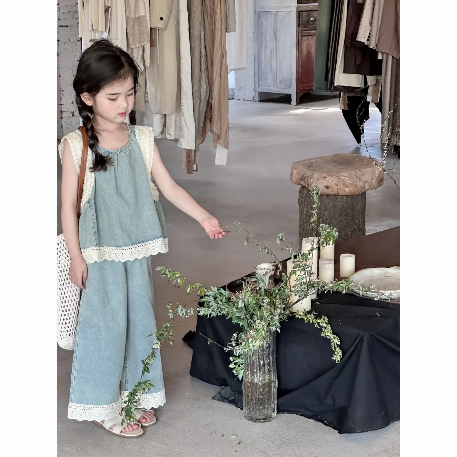 Girls 2024 Summer New Set Versatile Denim Lace Vest Panel Loose Pants Casual Childrens Fashion Baby Girl Clothes
Girls 2024 Summer New Set Versatile Denim Lace Vest Panel Loose Pants Casual Childrens Fashion Baby Girl Clothes