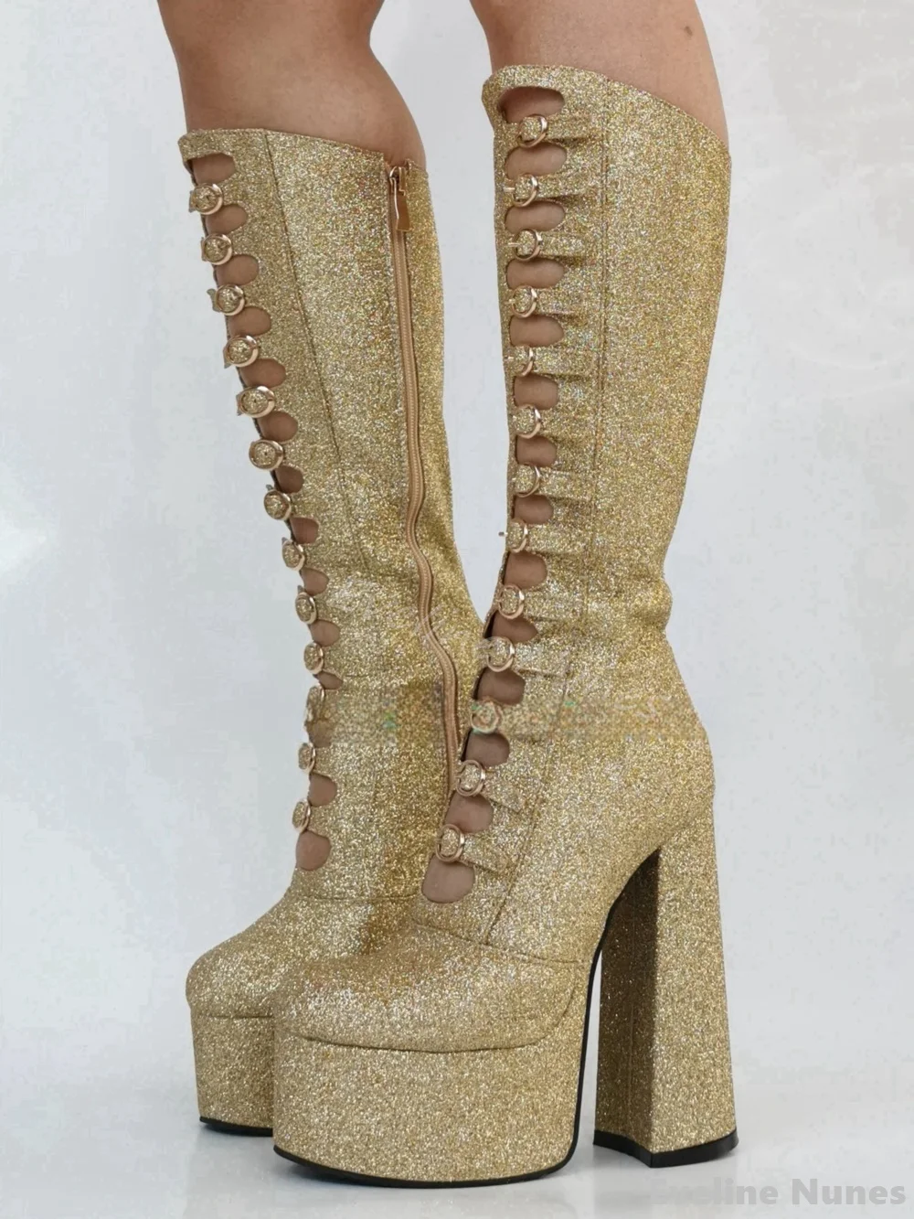 Hollow Platform Knee High Sandals Women Shiny Gold Round Toe Chunky Heel Belt Buckle Sandals New Fashion Luxury Punk Sandals
Hollow Platform Knee High Sandals Women Shiny Gold Round Toe Chunky Heel Belt Buckle Sandals New Fashion Luxury Punk Sandals