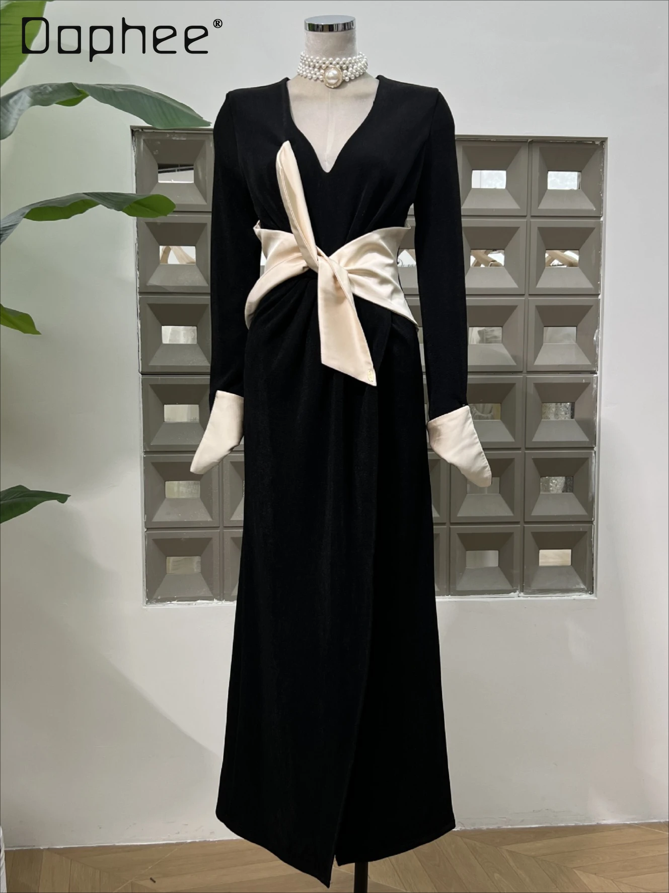 Premium Temperament Celebrity V-neck Contrasting Color Kink Slim Slit Long-sleeved Dress Women Autumn Fashion Evening Dresses
Premium Temperament Celebrity V-neck Contrasting Color Kink Slim Slit Long-sleeved Dress Women Autumn Fashion Evening Dresses