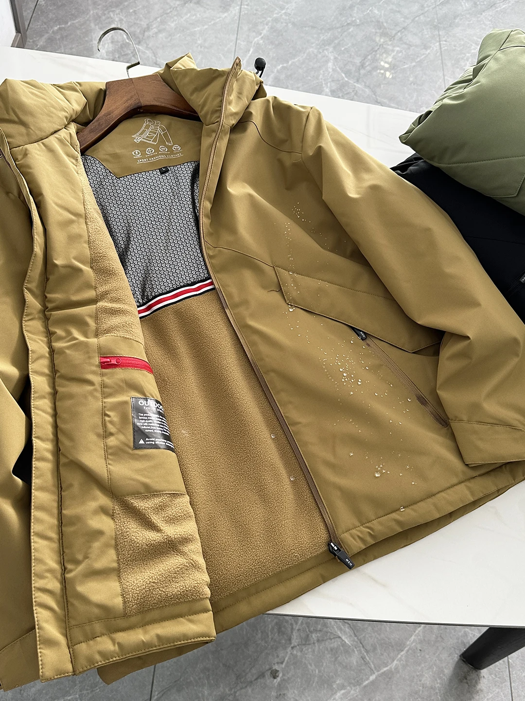 Мужское водонепроницаемое зимнее хлопковое пальто с капюшоном на подкладке aphene Fce, модное теплое пальто с длинным светом
Мужское водонепроницаемое зимнее хлопковое пальто с капюшоном на подкладке aphene Fce, модное теплое пальто с длинным светом