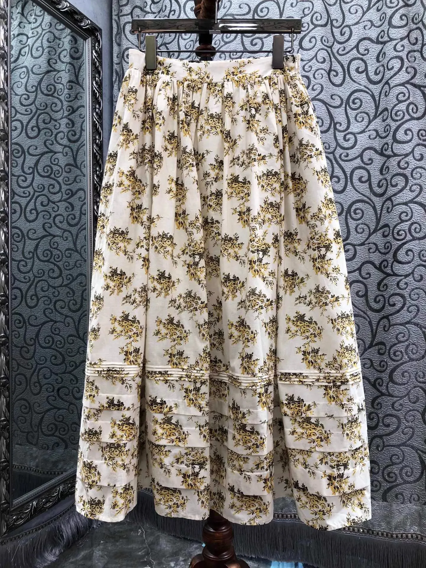 100%Cotton Long Skirt 2025 Summer Fashion Lady Elastic Waist Pocket Patchwork Yellow Floral Print Casual Long Party Maxi Skirts
100%Cotton Long Skirt 2025 Summer Fashion Lady Elastic Waist Pocket Patchwork Yellow Floral Print Casual Long Party Maxi Skirts