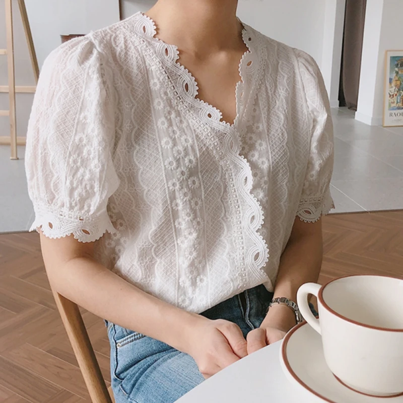 Summer Vintage Sweet V-ne Lace Trim Splice Design Loose ort Bubble Sve irt Women's Faionable Casual Sle Top
Summer Vintage Sweet V-ne Lace Trim Splice Design Loose ort Bubble Sve irt Women's Faionable Casual Sle Top