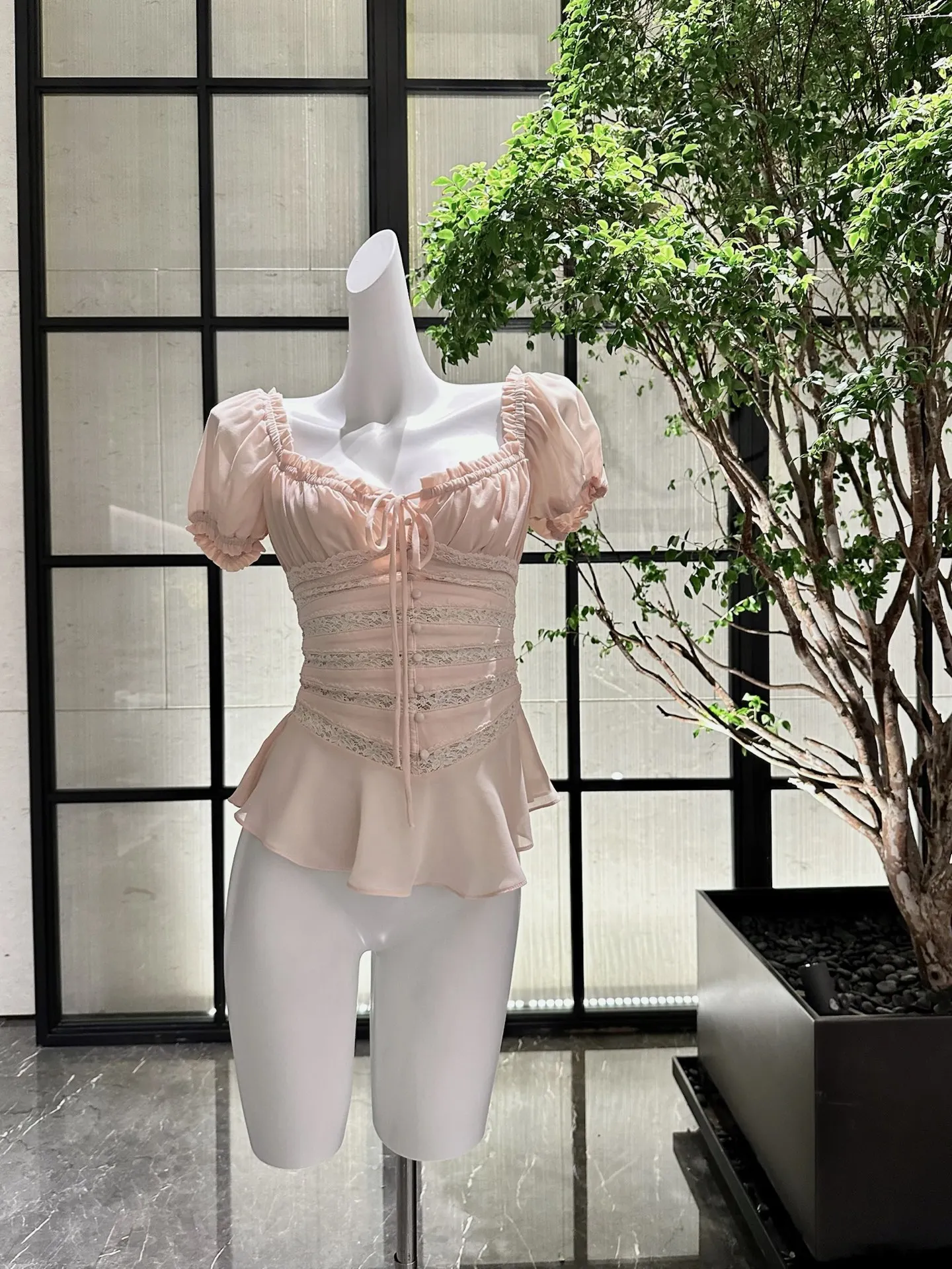 Women's Ruffled Hem Pink Shirt Lace Spliced Square Collar Puff Sleeve Solid Color Slim Blouse Top
Women's Ruffled Hem Pink Shirt Lace Spliced Square Collar Puff Sleeve Solid Color Slim Blouse Top
