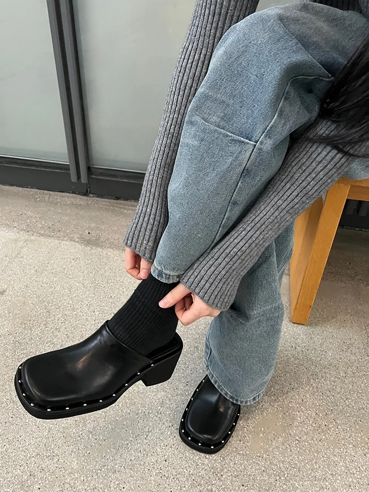 Корейские шлепанцы с заклепками и квадратным носком, на толстом каблуке, в стиле INS, для женщин, для улицы
Корейские шлепанцы с заклепками и квадратным носком, на толстом каблуке, в стиле INS, для женщин, для улицы