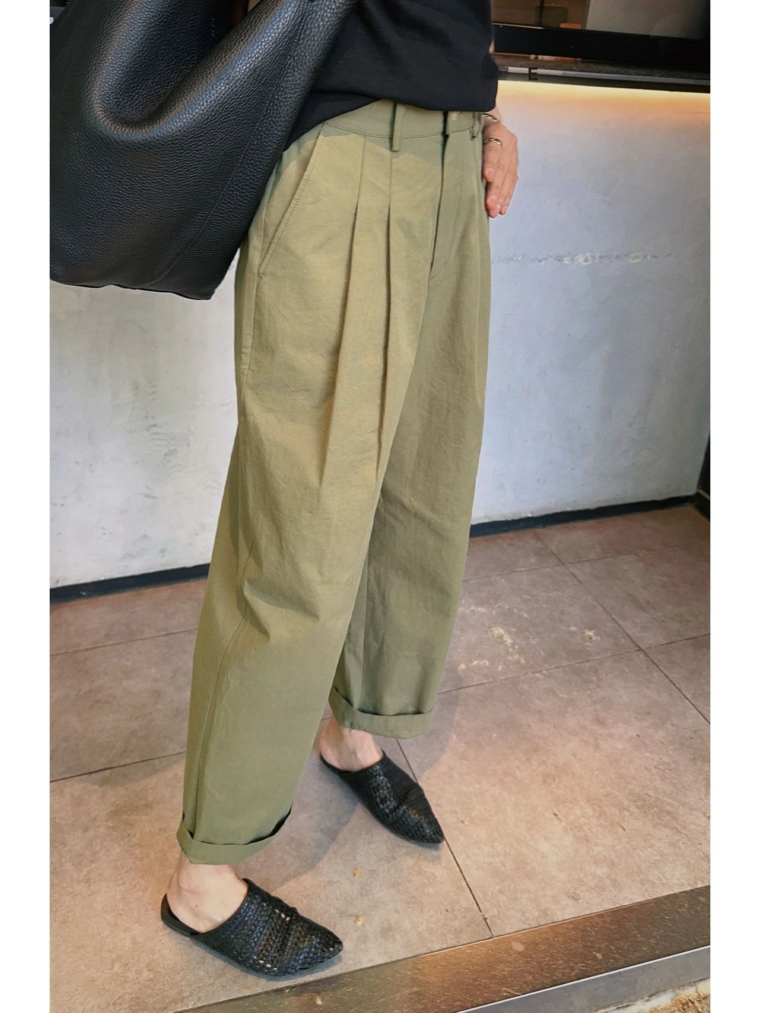 Casual Loose Cotton Jeans Ladies Comfortable Stretchy Cucumber Pants l Waist Zipper Fly Summer Collection Chinese Brand
Casual Loose Cotton Jeans Ladies Comfortable Stretchy Cucumber Pants l Waist Zipper Fly Summer Collection Chinese Brand