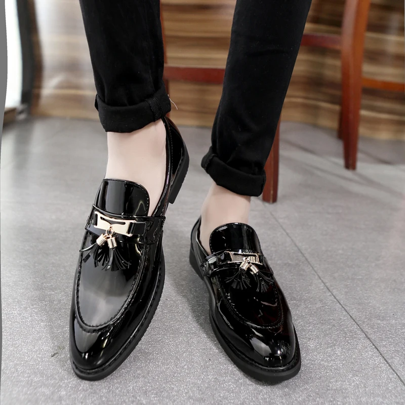 Fashionable Men Loafers Black Men Comfortable Anti-slip Breathable Business Small Leather Shoes Gentleman's Shoe Sizes 38-46
Fashionable Men Loafers Black Men Comfortable Anti-slip Breathable Business Small Leather Shoes Gentleman's Shoe Sizes 38-46