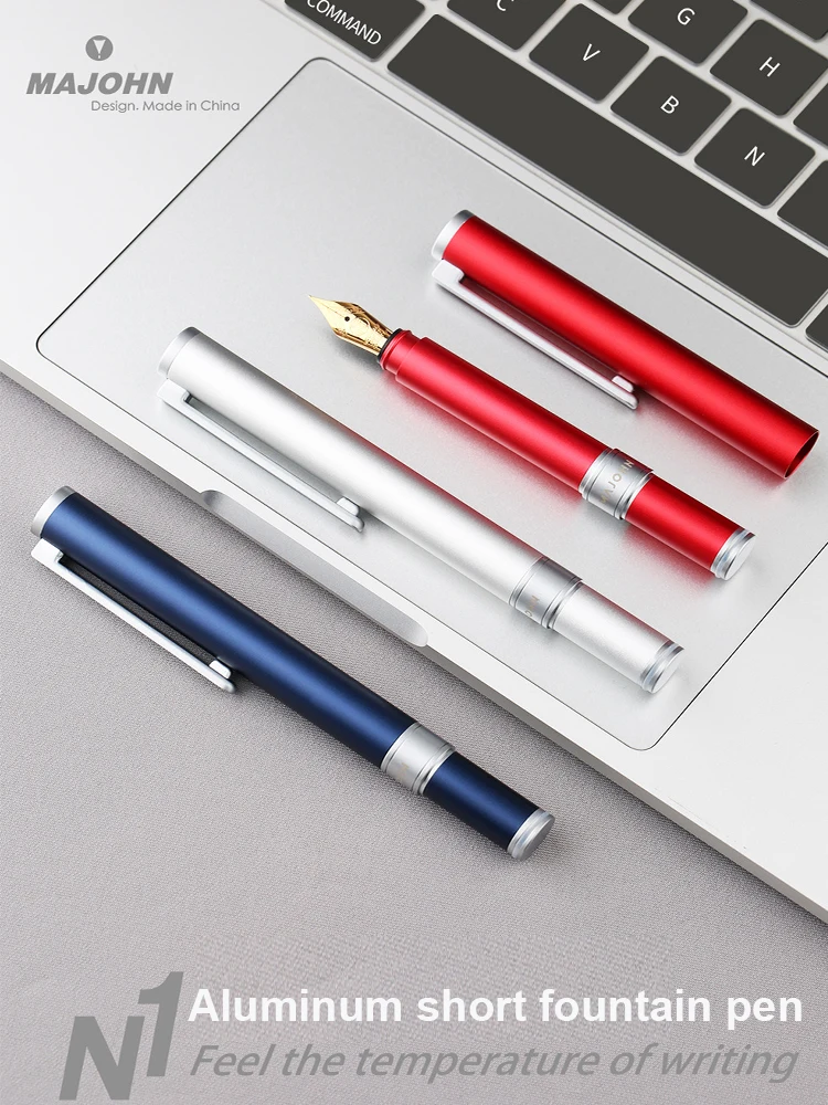 Мини-перьевые ручки MAJOHN с подарочной коробкой, короткий матовый алюминиевый ствол N1, карманная ручка с иридиевым наконечником E/F, портативные школьные канцелярские принадлежности
Мини-перьевые ручки MAJOHN с подарочной коробкой, короткий матовый алюминиевый ствол N1, карманная ручка с иридиевым наконечником E/F, портативные школьные канцелярские принадлежности