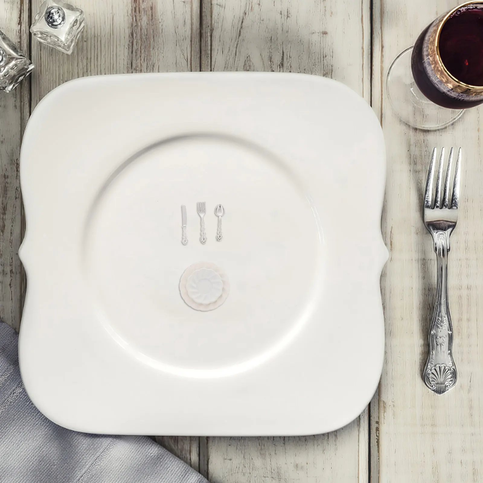 1Set Miniature Dinner Set 1:12 Alloy Cake Plates Fork Spoon Knife Smooth Polished Edges Portable Dollhouse Kitchen Dishes
1Set Miniature Dinner Set 1:12 Alloy Cake Plates Fork Spoon Knife Smooth Polished Edges Portable Dollhouse Kitchen Dishes