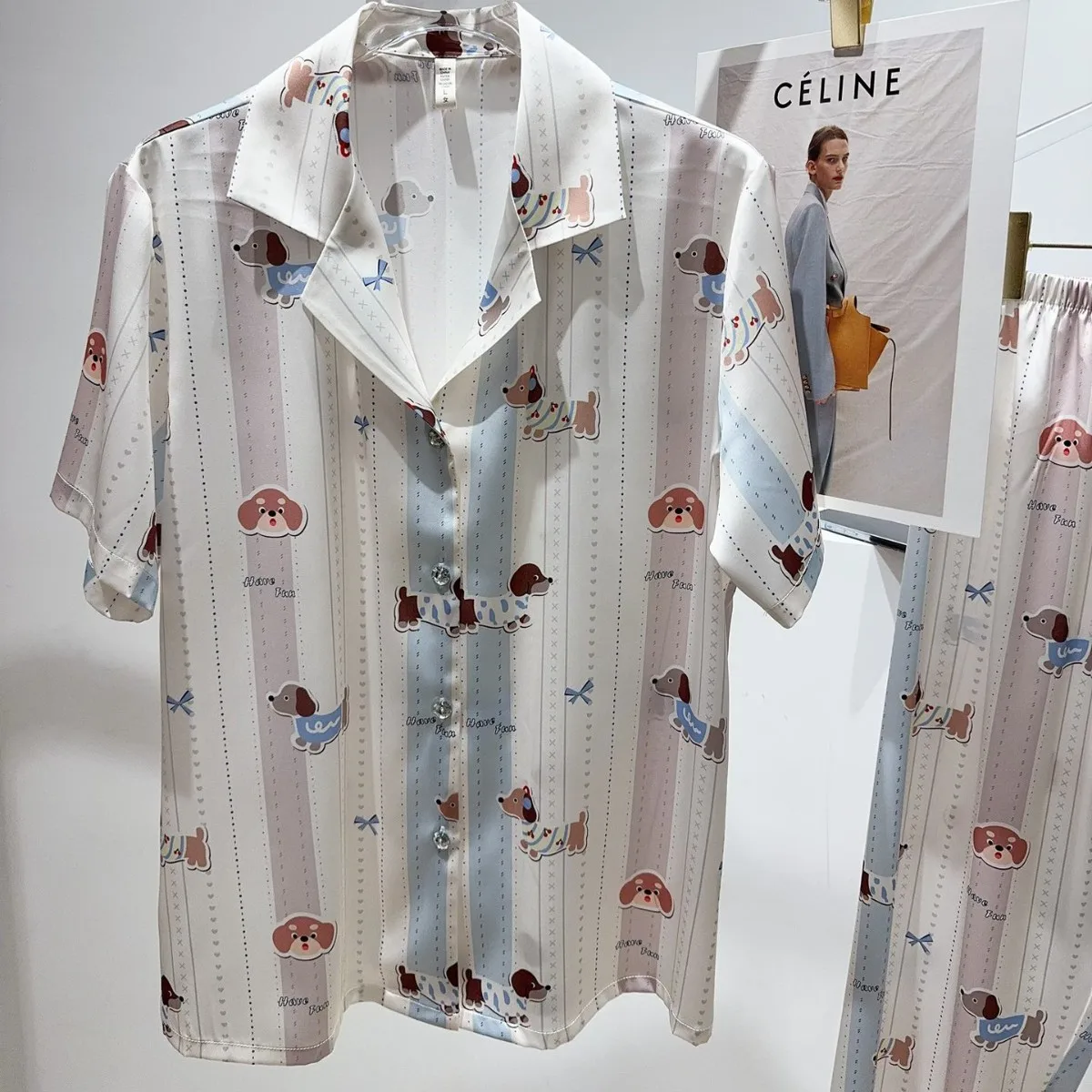 Женская одежда для сна, ночная рубашка из искусственного шелка, домашняя одежда с мультяшным принтом, женская летняя весенняя новая домашняя одежда, пижамный костюм из ледяного шелка, пижамный наряд
Женская одежда для сна, ночная рубашка из искусственного шелка, домашняя одежда с мультяшным принтом, женская летняя весенняя новая домашняя одежда, пижамный костюм из ледяного шелка, пижамный наряд