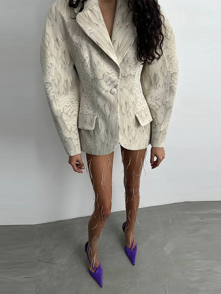 Новая женская куртка с принтом, отложным воротником, изогнутыми рукавами и декоративными элементами. Элегантное пальто для женщин.
Новая женская куртка с принтом, отложным воротником, изогнутыми рукавами и декоративными элементами. Элегантное пальто для женщин.