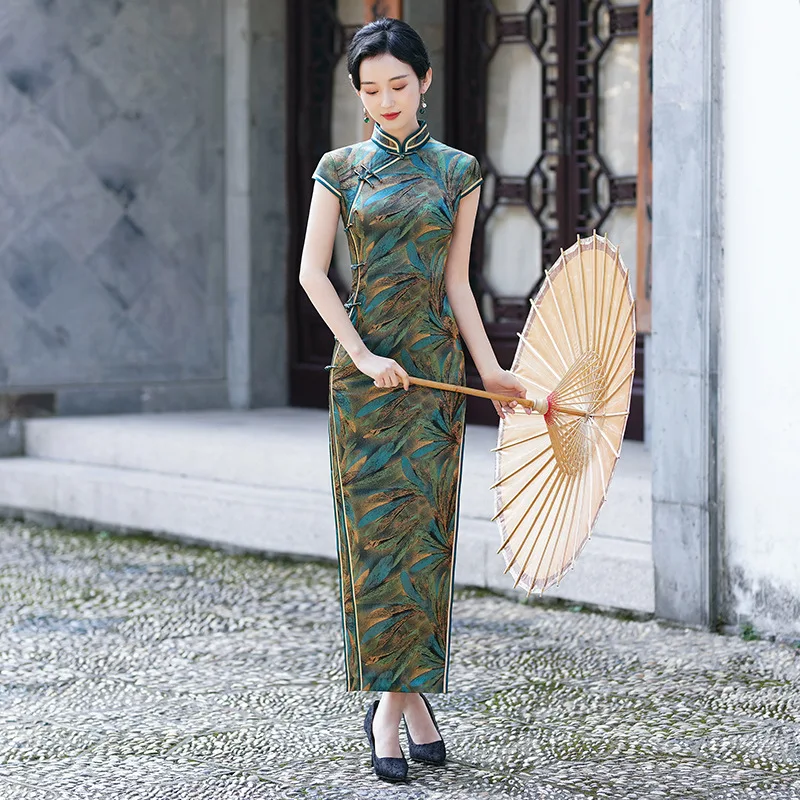 Green Silk Retro Catwalk Floral Traditional Vintage Modern Cheongsam Qipao Figure Flattering Long Female Modified Dress
Green Silk Retro Catwalk Floral Traditional Vintage Modern Cheongsam Qipao Figure Flattering Long Female Modified Dress