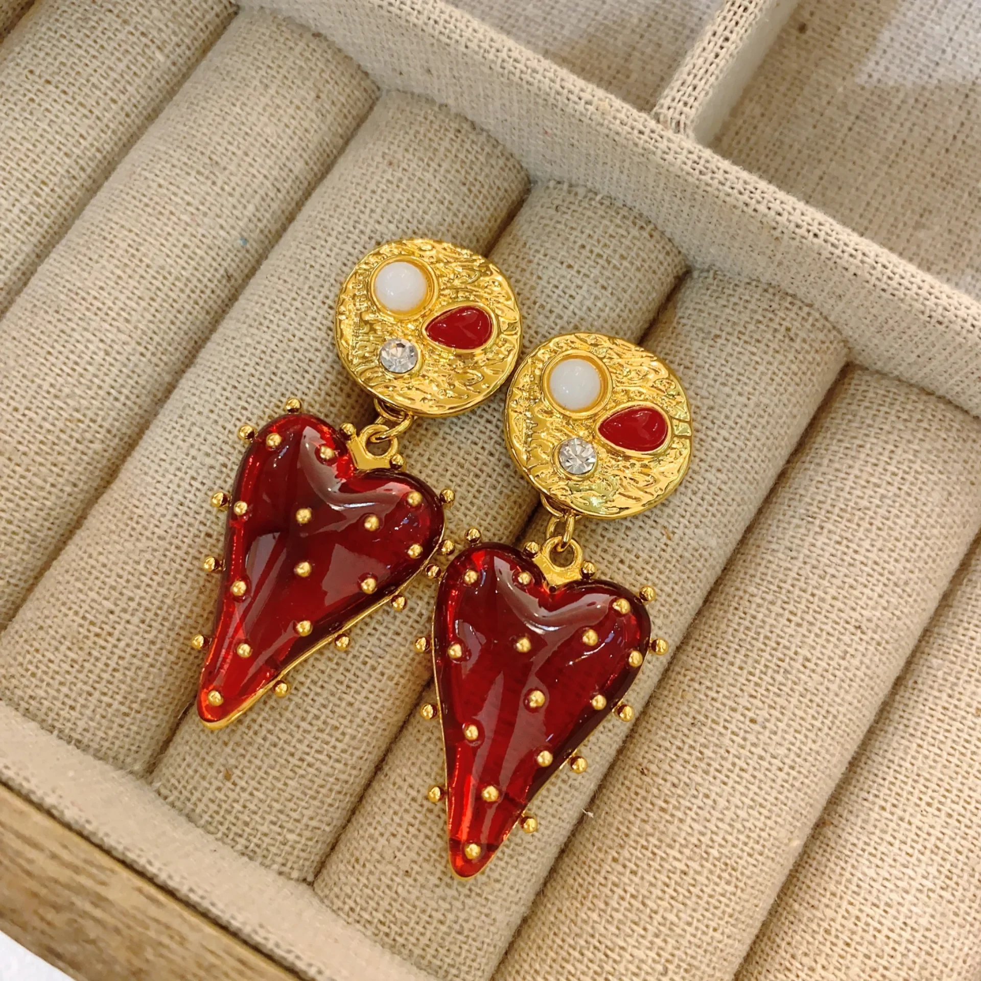 New Fashion Accessories for Women European and American Exaggerate Red Strawberry Love Heart Drop Earrings Silver Needle INS
New Fashion Accessories for Women European and American Exaggerate Red Strawberry Love Heart Drop Earrings Silver Needle INS