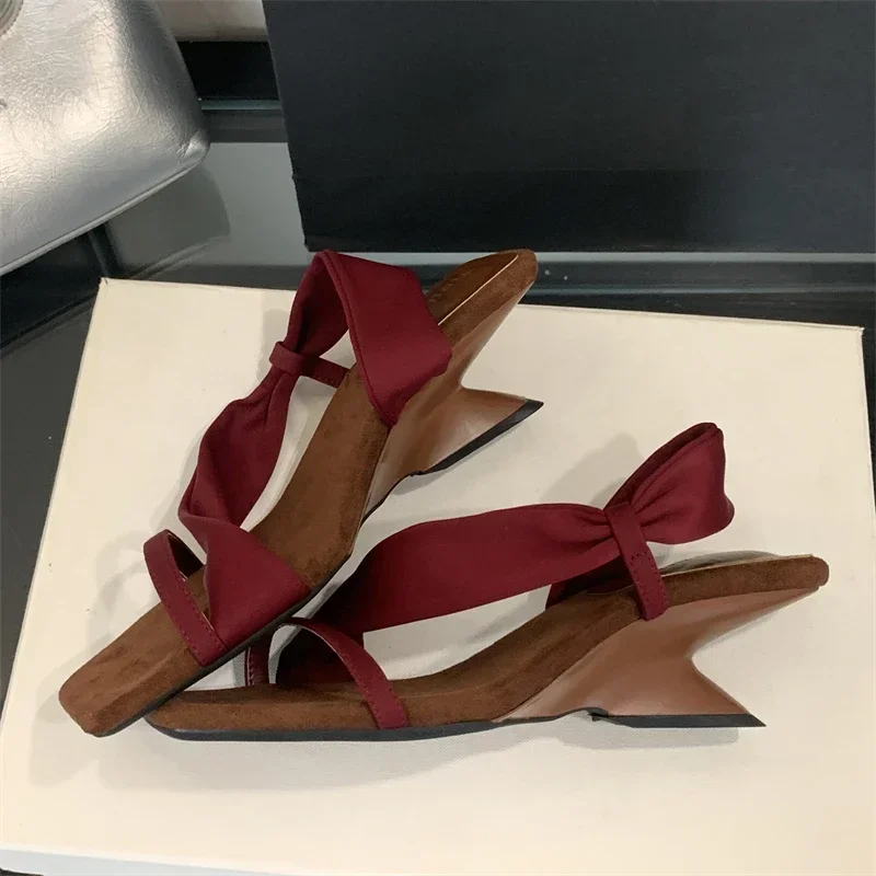 2025 New Arrived Summer Open Toe Women Sandals Fashion Wedges Heels Square Party Dress Shoes Zapatos De Mujer 
2025 New Arrived Summer Open Toe Women Sandals Fashion Wedges Heels Square Party Dress Shoes Zapatos De Mujer