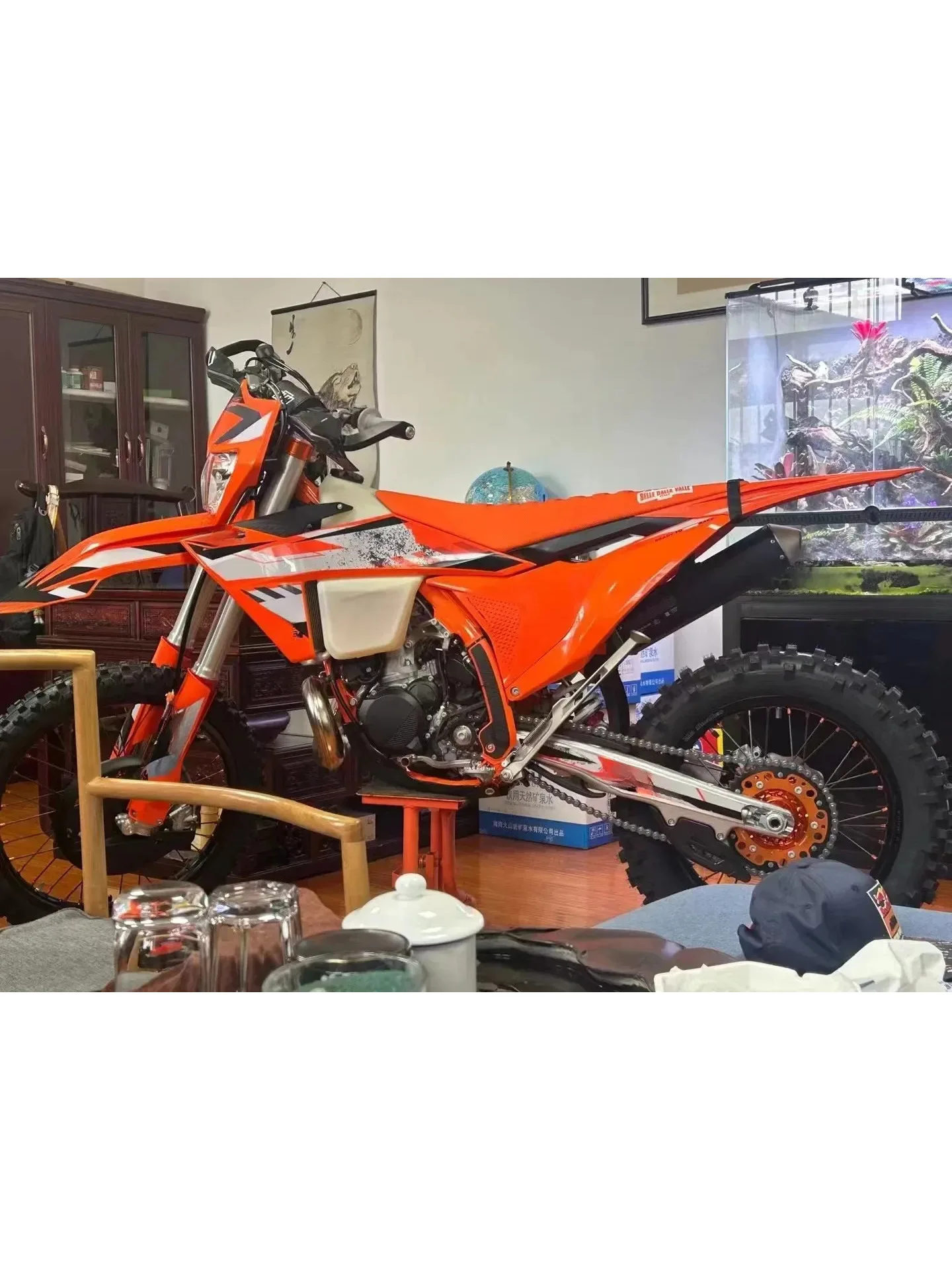 Набор графических наклеек для мотоциклов KTM EXC XCW 150 200 250 300 350 (модели 2024-2025 годов)
Набор графических наклеек для мотоциклов KTM EXC XCW 150 200 250 300 350 (модели 2024-2025 годов)