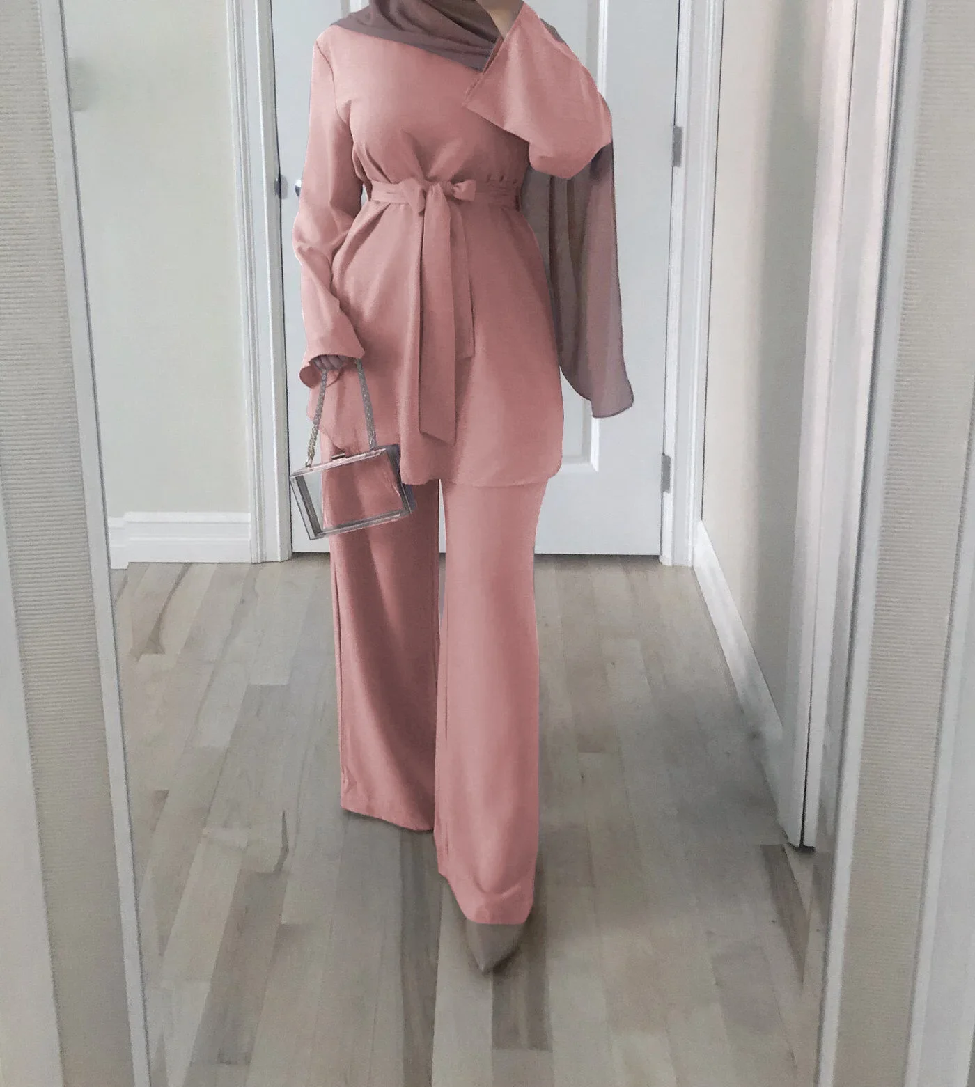 2 Piece Set Muslim Women Long Sleeve Belted Tops Wide Leg Pants Matching Suit Dubai Turkey Outfits Back Zipper Islam Abaya Dress
2 Piece Set Muslim Women Long Sleeve Belted Tops Wide Leg Pants Matching Suit Dubai Turkey Outfits Back Zipper Islam Abaya Dress