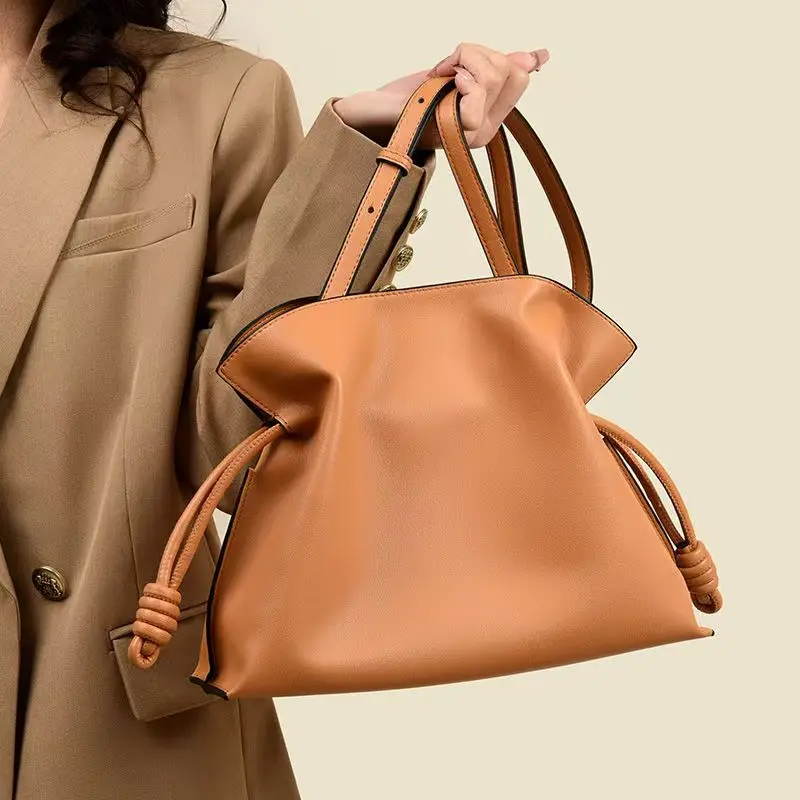 2026 New Fashion Cloud Style Women Handbags European Pu Leather Designer Shoulder Bags Female Girl Brand Luxury Crossbody Bag
2026 New Fashion Cloud Style Women Handbags European Pu Leather Designer Shoulder Bags Female Girl Brand Luxury Crossbody Bag