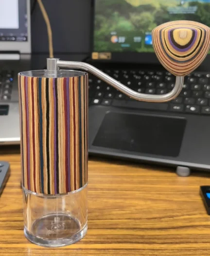 Ручная кофемолка с красной осью, версия обновления ручных заусенцев
Ручная кофемолка с красной осью, версия обновления ручных заусенцев