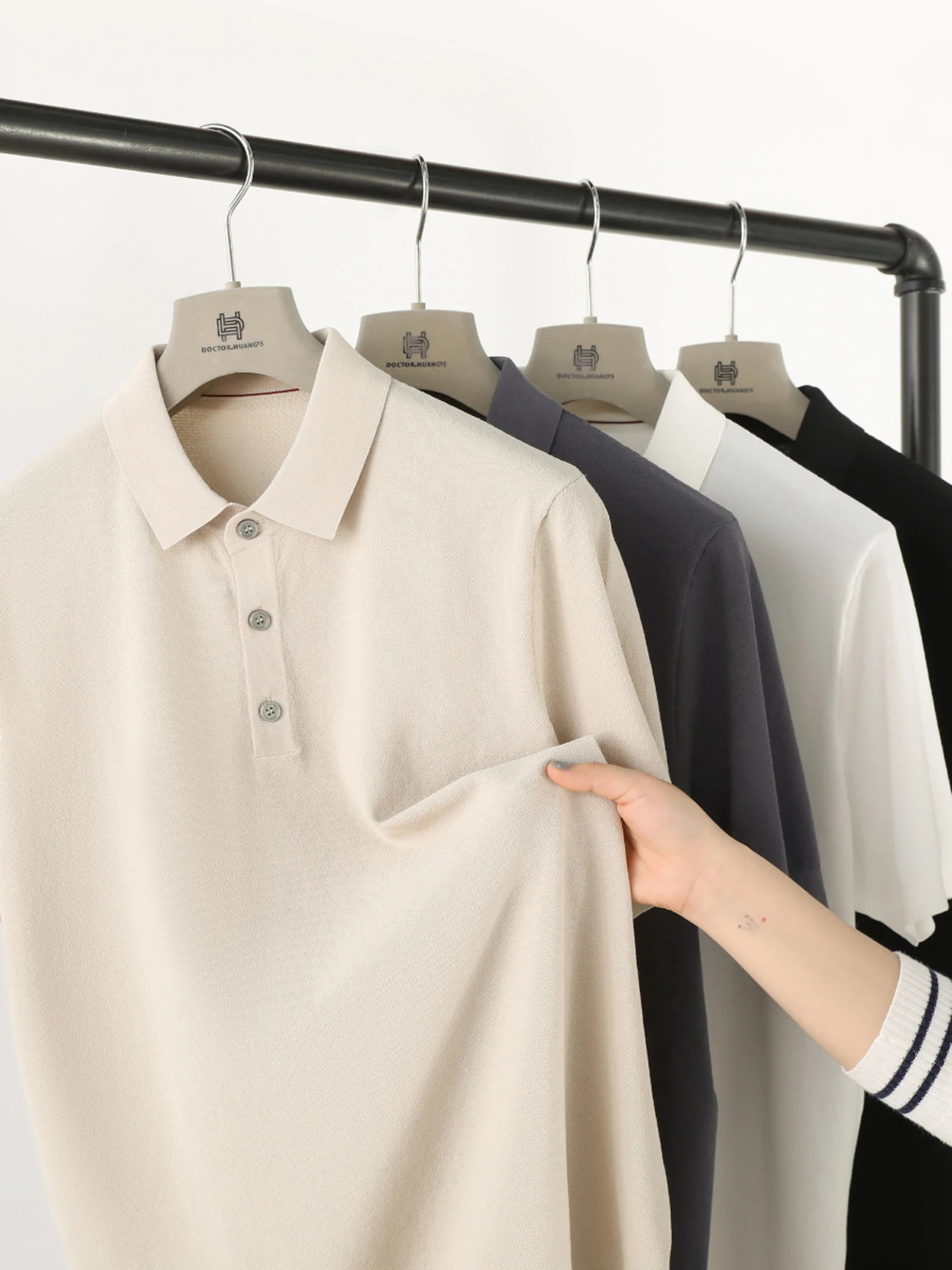 Italian luxury ZZ series 2025 summer new men's business casual simple machine washable cotton knitted POLO shirt
Italian luxury ZZ series 2025 summer new men's business casual simple machine washable cotton knitted POLO shirt