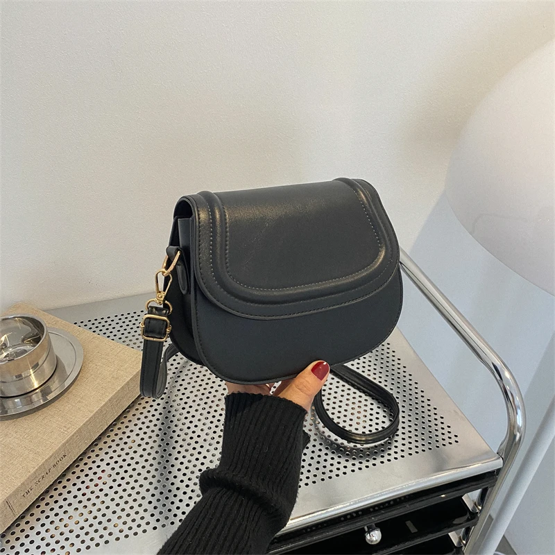 Retro Saddle Bag Women's Crossbody Bag Simple Quali Ins Single oulder Bag Casual Leisure PU Leather Magnetic Clasp Closure
Retro Saddle Bag Women's Crossbody Bag Simple Quali Ins Single oulder Bag Casual Leisure PU Leather Magnetic Clasp Closure