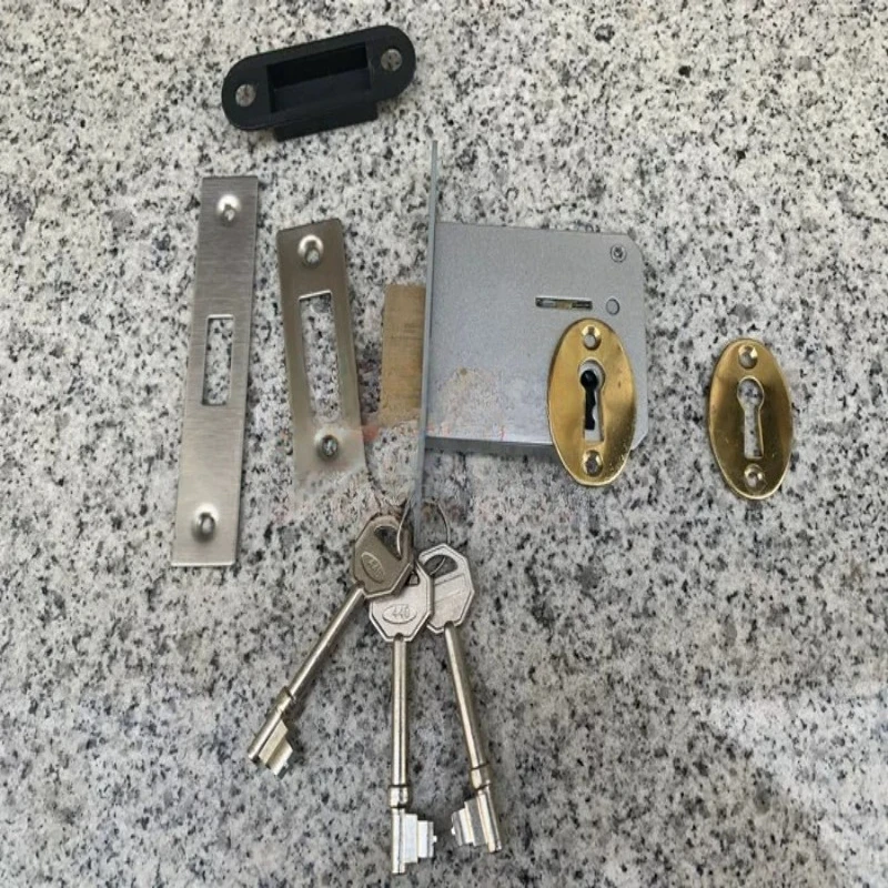 Old bungalow door lock, cabinet door lock, hidden door lock, old-fashioned subsidy lock
Old bungalow door lock, cabinet door lock, hidden door lock, old-fashioned subsidy lock