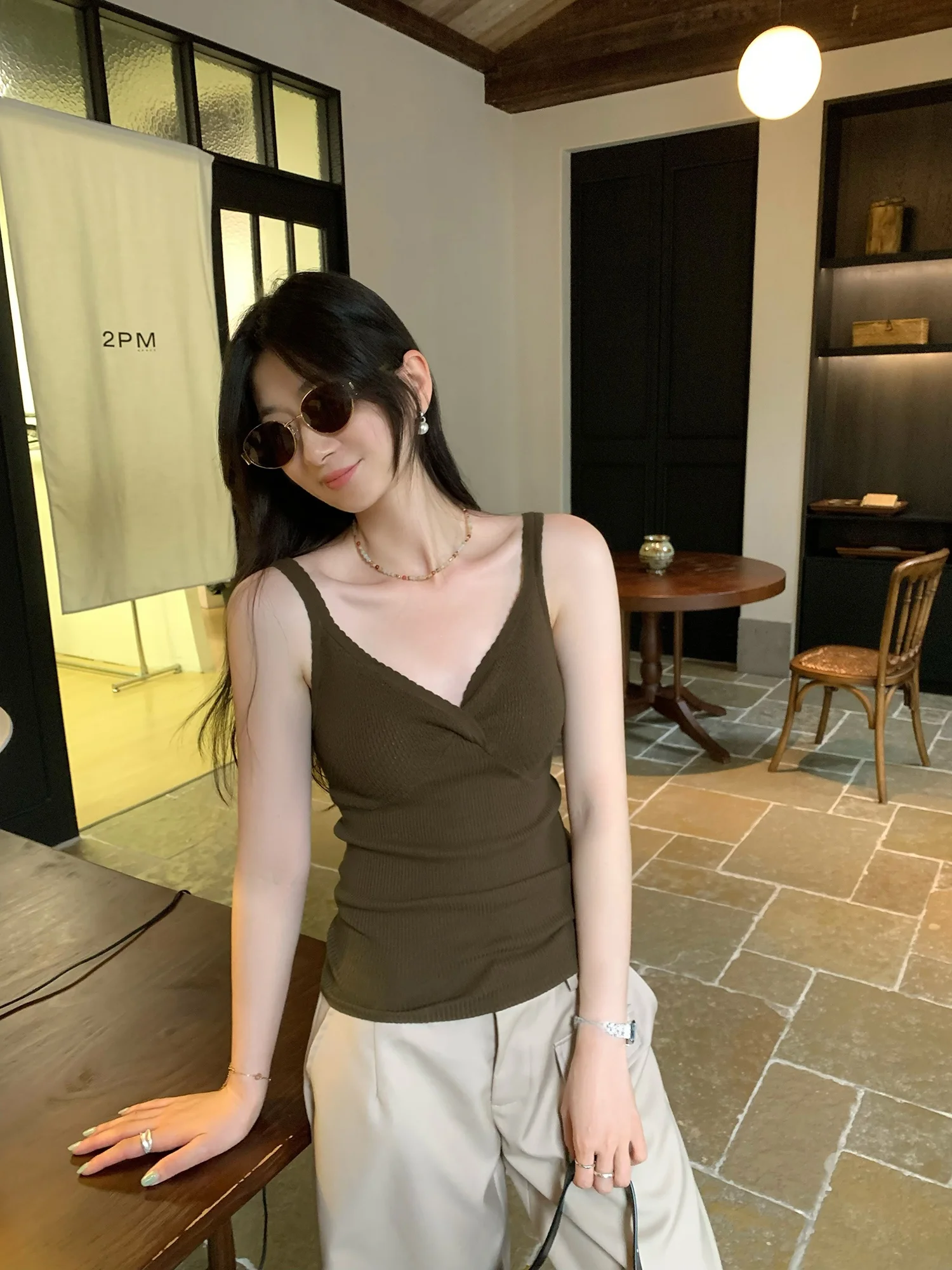 Summer 2026 Women's Vest Inner Wear Cotton V-Neck Printed Slim Fit Top Can Be Worn outside Trendy Back Design Commute Style
Summer 2026 Women's Vest Inner Wear Cotton V-Neck Printed Slim Fit Top Can Be Worn outside Trendy Back Design Commute Style