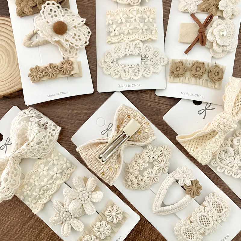 Набор из 4 корейских модных заколок-зажимов для волос цвета слоновой кости, базовые, с кружевом, вышитые, для девочек, детские заколки-невидимки, заколки-шпильки, заколки-зажимы BB
Набор из 4 корейских модных заколок-зажимов для волос цвета слоновой кости, базовые, с кружевом, вышитые, для девочек, детские заколки-невидимки, заколки-шпильки, заколки-зажимы BB