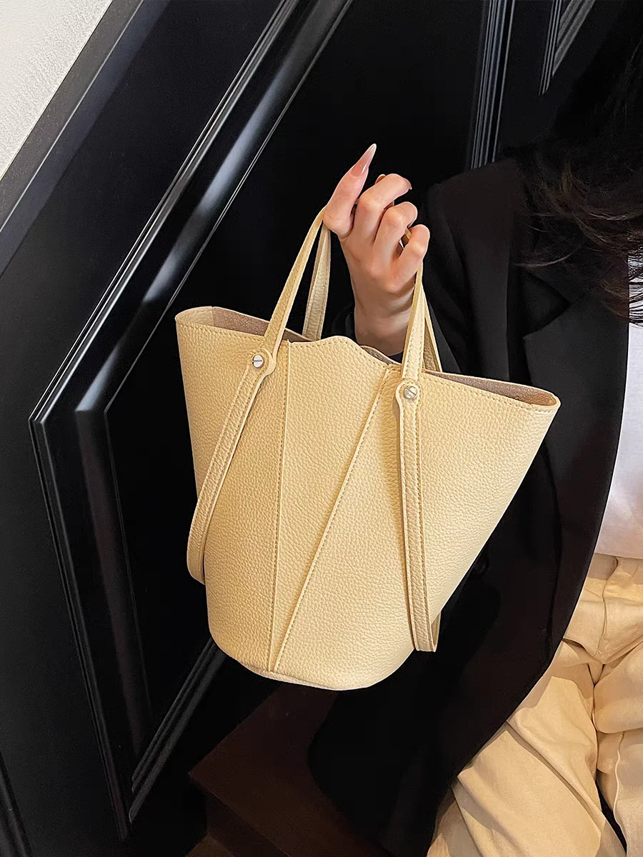 Большая женская сумка-тоут Capaci, повседневная шикарная сумка-тоут с мягкой ручкой для отдыха, магнитная синяя застежка
Большая женская сумка-тоут Capaci, повседневная шикарная сумка-тоут с мягкой ручкой для отдыха, магнитная синяя застежка