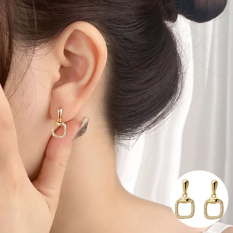 100% 925 Sterling Silver Zircon Geometric Earring for Women Girl Hollow Out Square Design Jewelry Party Gift Dropshipping
100% 925 Sterling Silver Zircon Geometric Earring for Women Girl Hollow Out Square Design Jewelry Party Gift Dropshipping