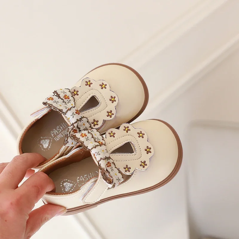 Little Girl Leather Shoes Hollow-out Chic Children's Flats Spring Autumn Kids Fashion Causal Walking Shoes Sweet New Versatile
Little Girl Leather Shoes Hollow-out Chic Children's Flats Spring Autumn Kids Fashion Causal Walking Shoes Sweet New Versatile