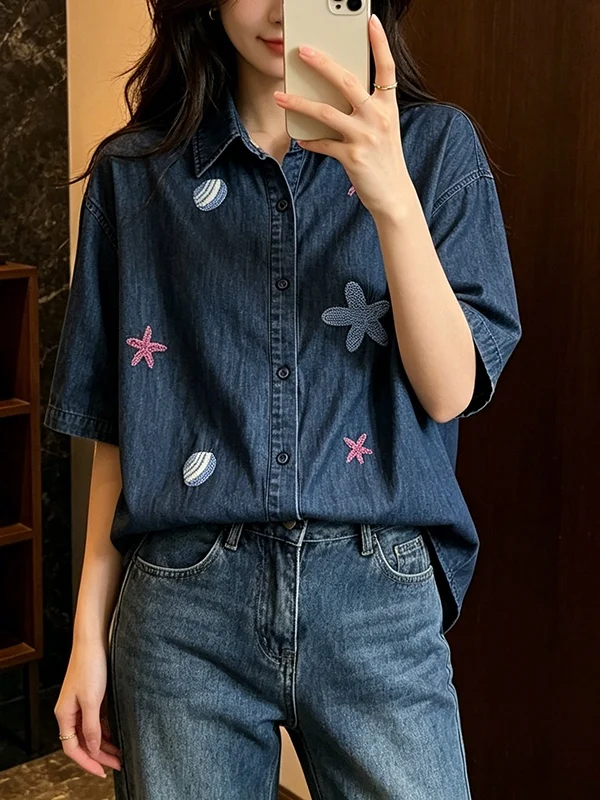 plus Size Women's Summer New Fashion Embroidered Denim Short Sleeve Shirt Thin Belly Covering Slimming Age Reduction Top
plus Size Women's Summer New Fashion Embroidered Denim Short Sleeve Shirt Thin Belly Covering Slimming Age Reduction Top