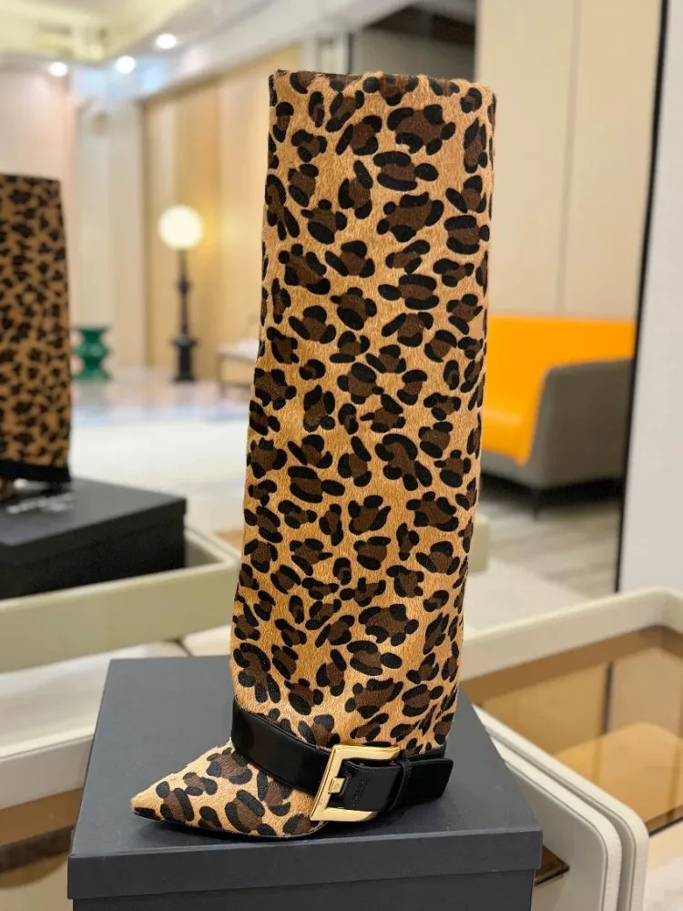2026Ladies' Autumn and Winter Belt Buckle Pointed Thin High-heeled Knee High Women's Boots Fashion Party Size 34-45 Medium Boots
2026Ladies' Autumn and Winter Belt Buckle Pointed Thin High-heeled Knee High Women's Boots Fashion Party Size 34-45 Medium Boots