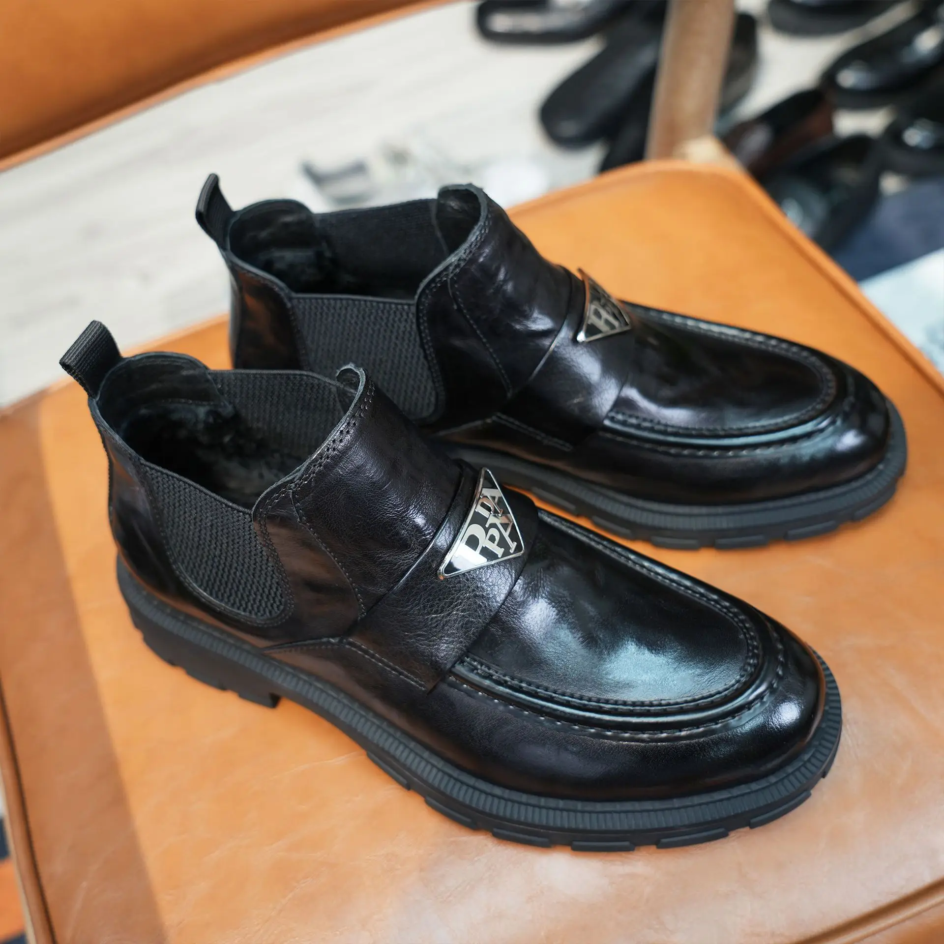 Men's leather boots, high top shoes, men's sleeve round toe, British style work boots
Men's leather boots, high top shoes, men's sleeve round toe, British style work boots